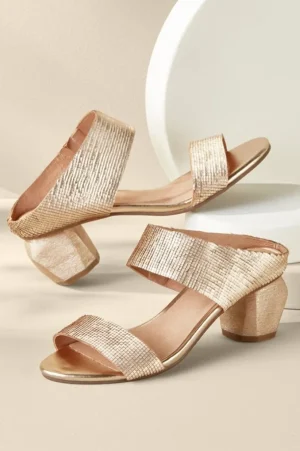 Antelope Amelia Textured Sandal<Soft Surroundings Fashion